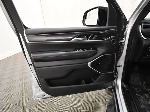 Used 2024 Jeep Wagoneer 4WD w/ Premium Group I image 13