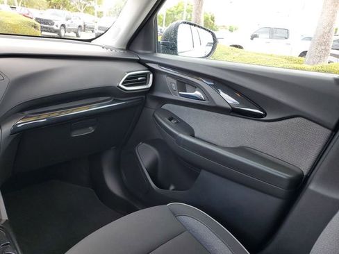 Used 2023 Chevrolet TrailBlazer LS FWD image 9