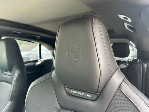 Certified 2025 Porsche Macan Electric image 24