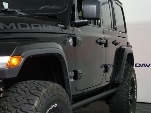 Used 2018 Jeep Wrangler Unlimited Sahara w/ Quick Order Package 24M Moab AWD/4WD image 11