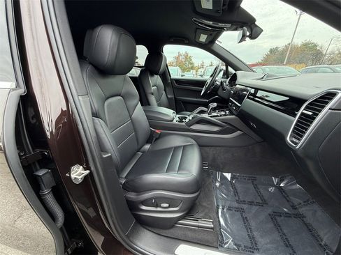 Used 2022 Porsche Cayenne image 27