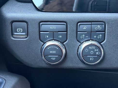 Certified 2025 GMC Sierra 1500 SLT image 5