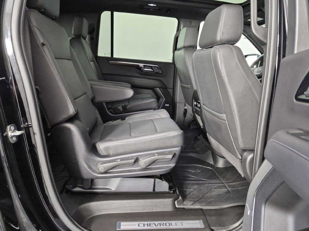 Used 2025 Chevrolet Suburban Z71 w/ Z71 Off-Road Package AWD/4WD image 37