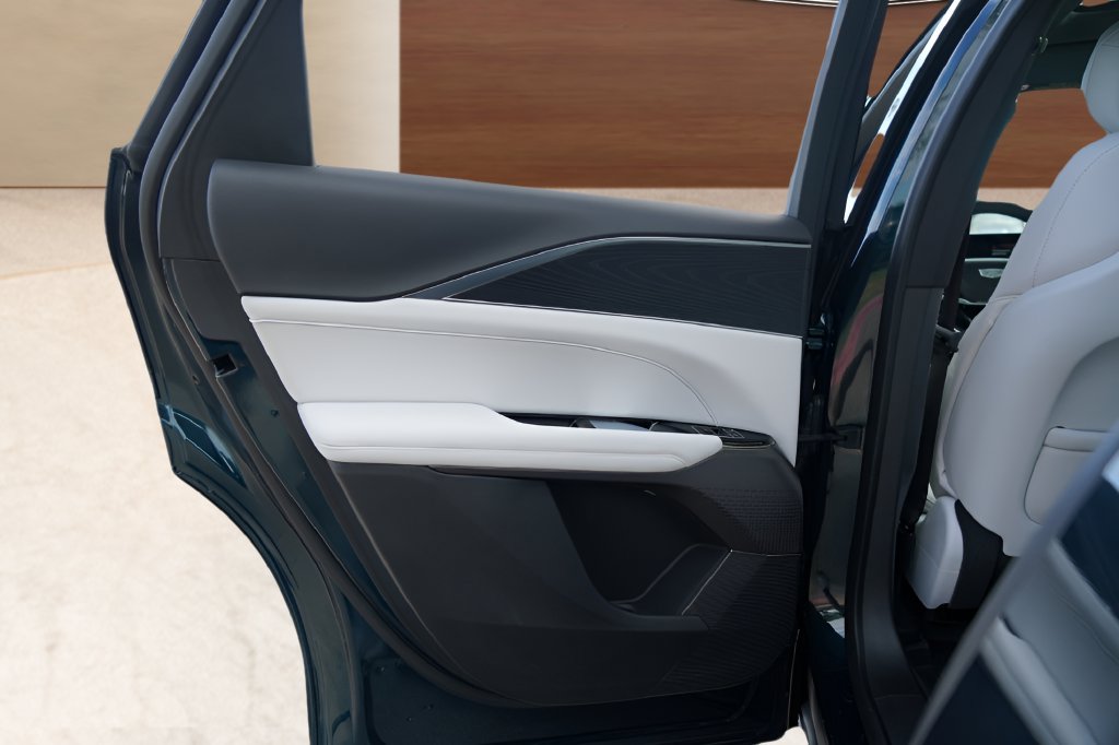 Certified 2025 Cadillac Lyriq Luxury w/ LPO, Floor Liner Package RWD image 33