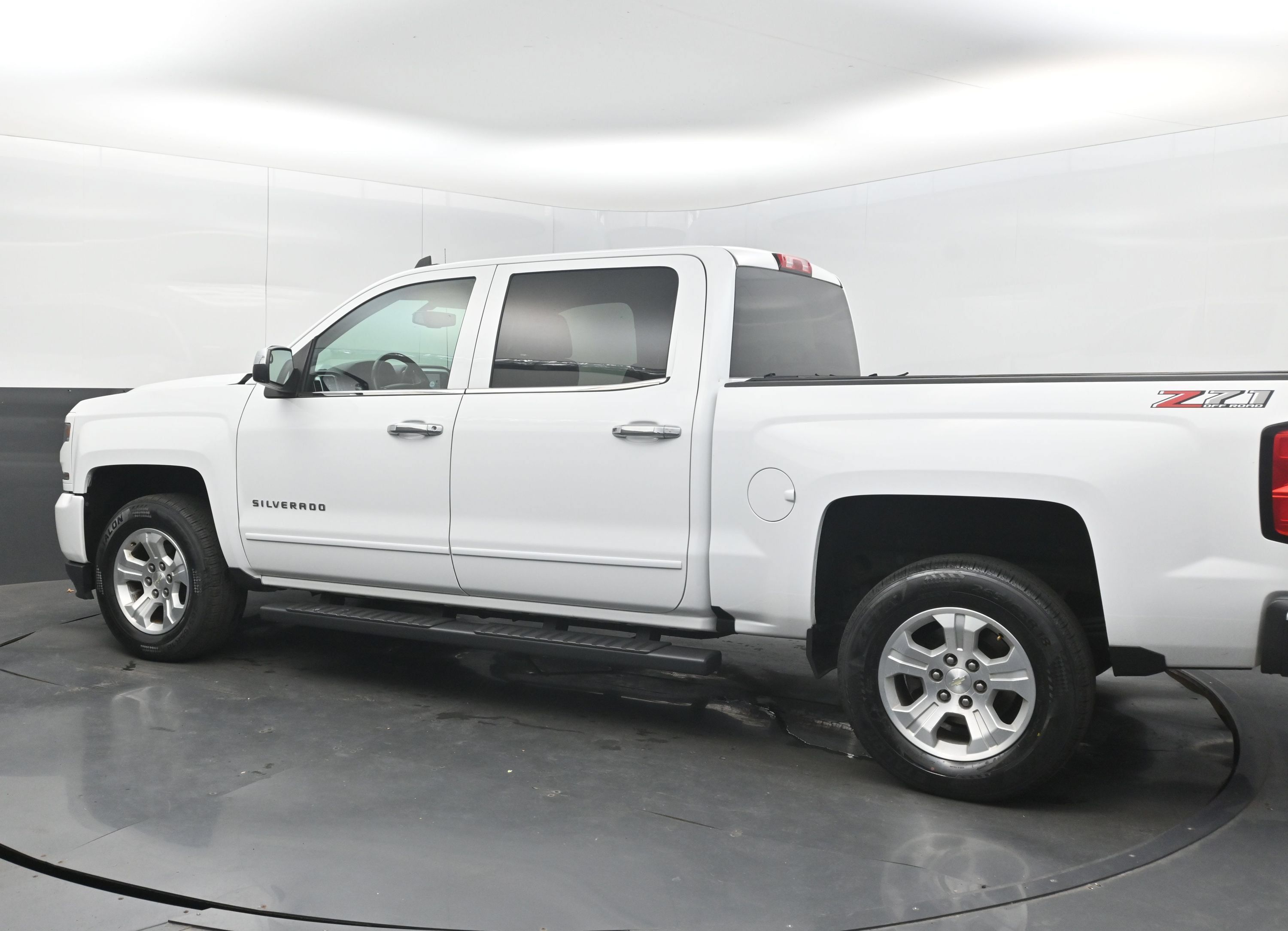 Used 2018 Chevrolet Silverado 1500 LT w/ All Star Edition AWD/4WD image 7