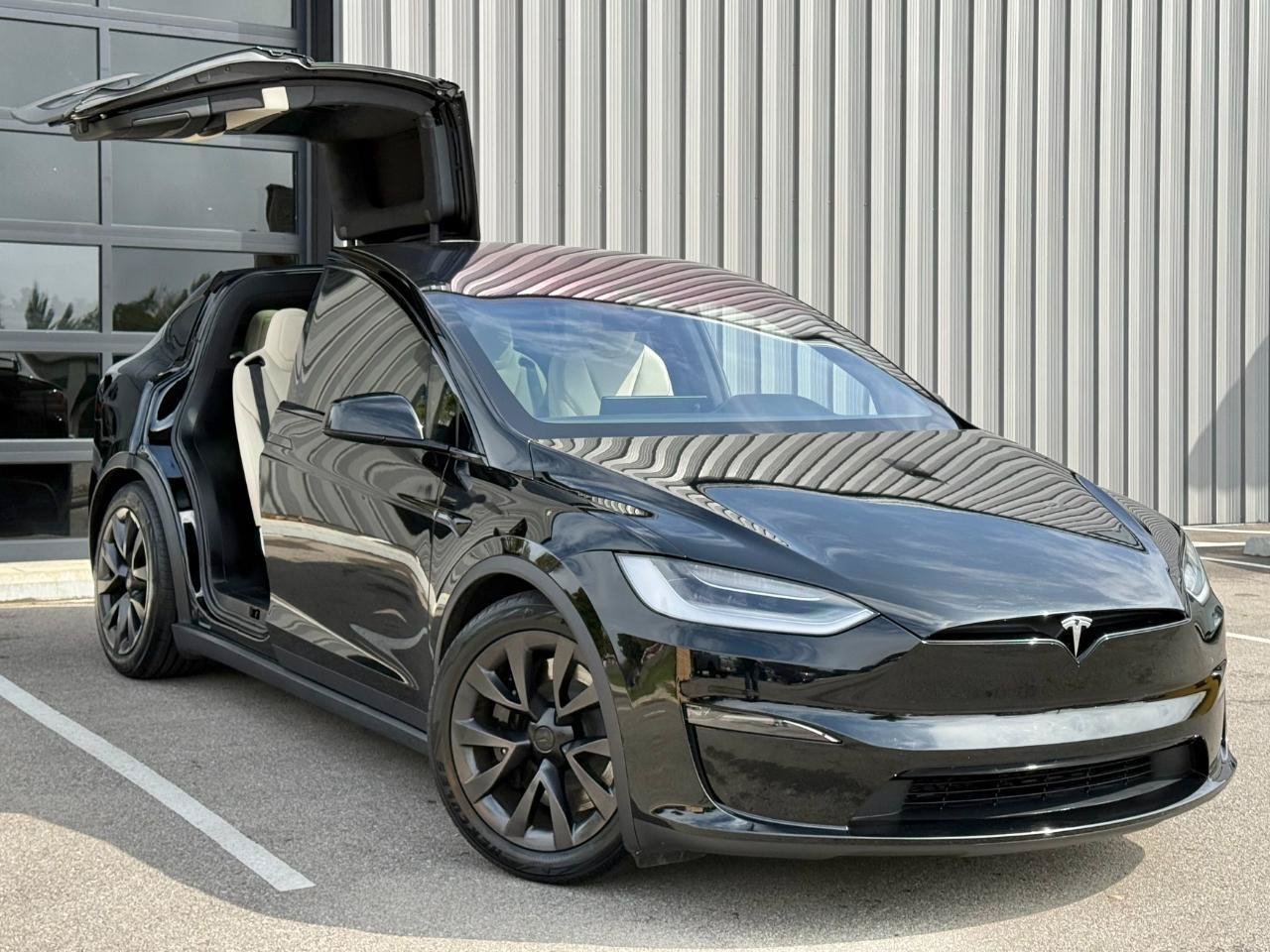 Used 2023 Tesla Model X AWD/4WD image 3