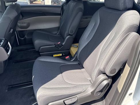 New 2026 Kia Carnival LX FWD image 7