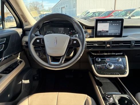 Used 2022 Lincoln Corsair Standard w/ Premium Package image 22