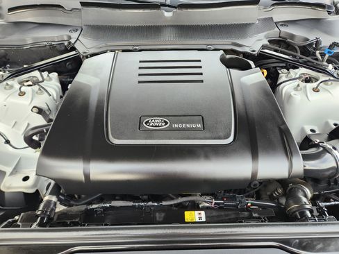 Certified 2025 Land Rover Discovery S image 35