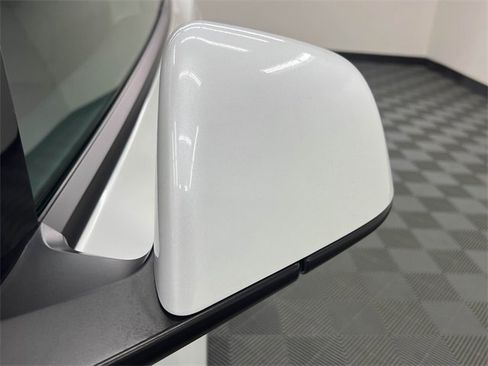 Used 2025 Tesla Model Y Long Range image 19