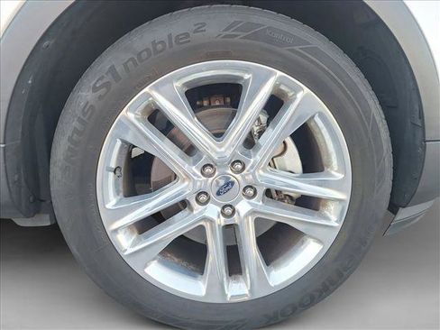 Used 2017 Ford Explorer Limited image 21