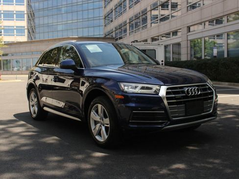 Used 2019 Audi Q5 2.0T Premium Plus w/ Premium Plus Package AWD/4WD image 1