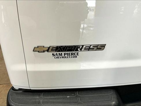 Used 2021 Chevrolet Express 2500 LT w/ LT Preferred Equipment Group RWD image 19