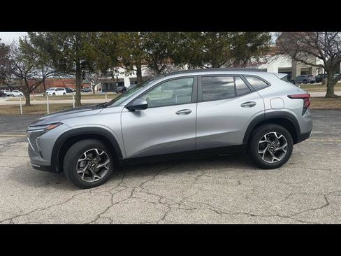 Certified 2025 Chevrolet Trax LT w/ Driver Confidence Package FWD image 26