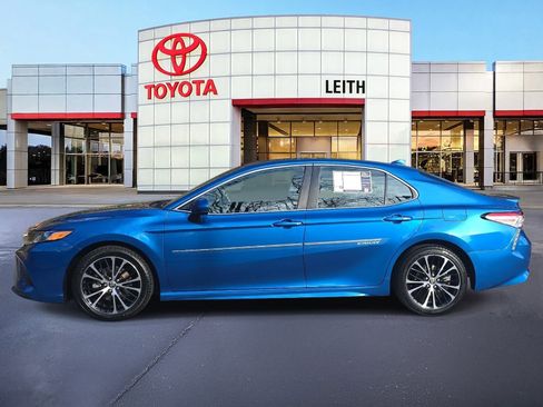 Used 2020 Toyota Camry SE image 8