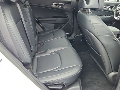 Used 2023 Kia Sportage EX image 18