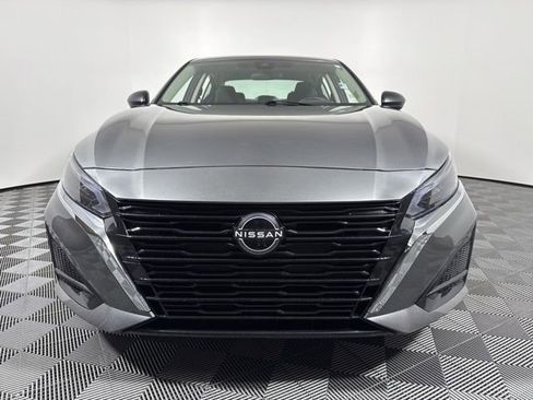 Used 2025 Nissan Altima 2.5 SV FWD image 12