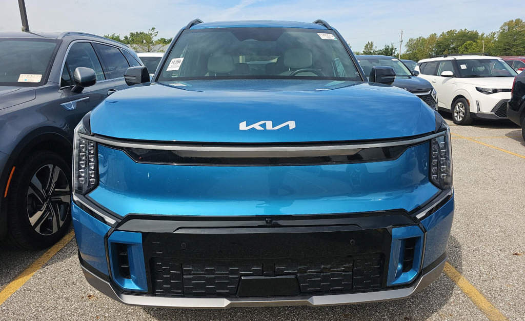 Used 2024 Kia EV9 GT-Line AWD/4WD image 2
