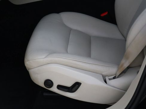 Used 2020 Volvo XC60 T6 Momentum w/ Advanced Package image 13