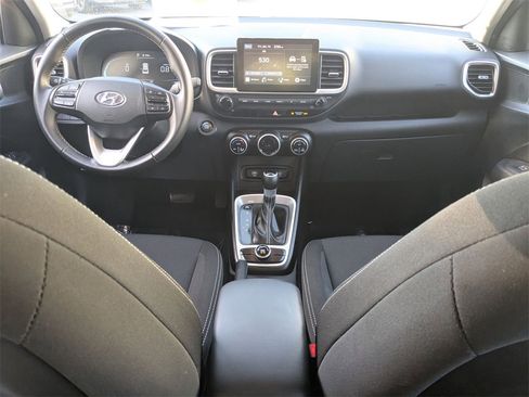 Used 2025 Hyundai Venue SEL image 28