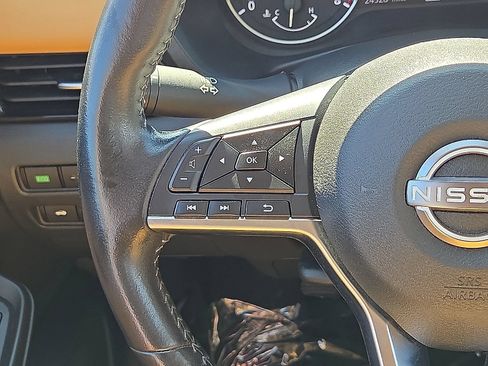 Used 2025 Nissan Sentra SV w/ SV Premium Package FWD image 18