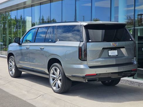 New 2026 Cadillac Escalade ESV Platinum Sport AWD/4WD image 3