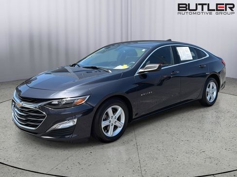 Used 2022 Chevrolet Malibu LS FWD image 2
