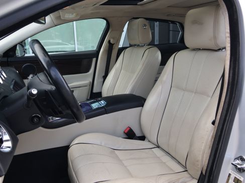 Used 2013 Jaguar XJ L Portfolio RWD image 33