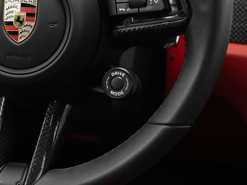 Certified 2025 Porsche Macan GTS image 43