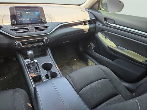 Used 2022 Nissan Altima 2.5 SV FWD image 12