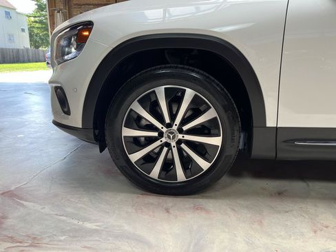Used 2020 Mercedes-Benz GLB 250 4MATIC w/ Premium Package image 31