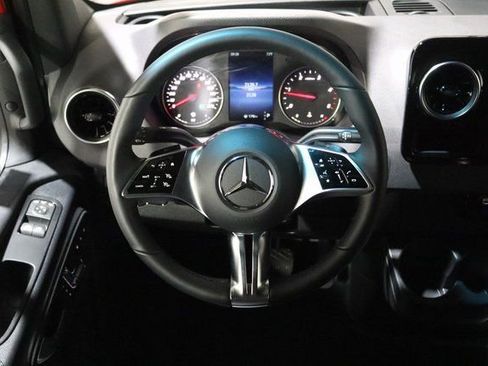 Used 2025 Mercedes-Benz Sprinter 2500 image 4