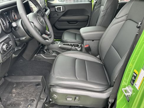 New 2025 Jeep Gladiator Sport image 10