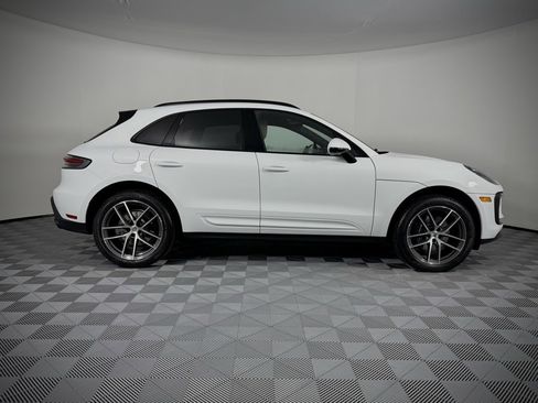 Used 2024 Porsche Macan image 10