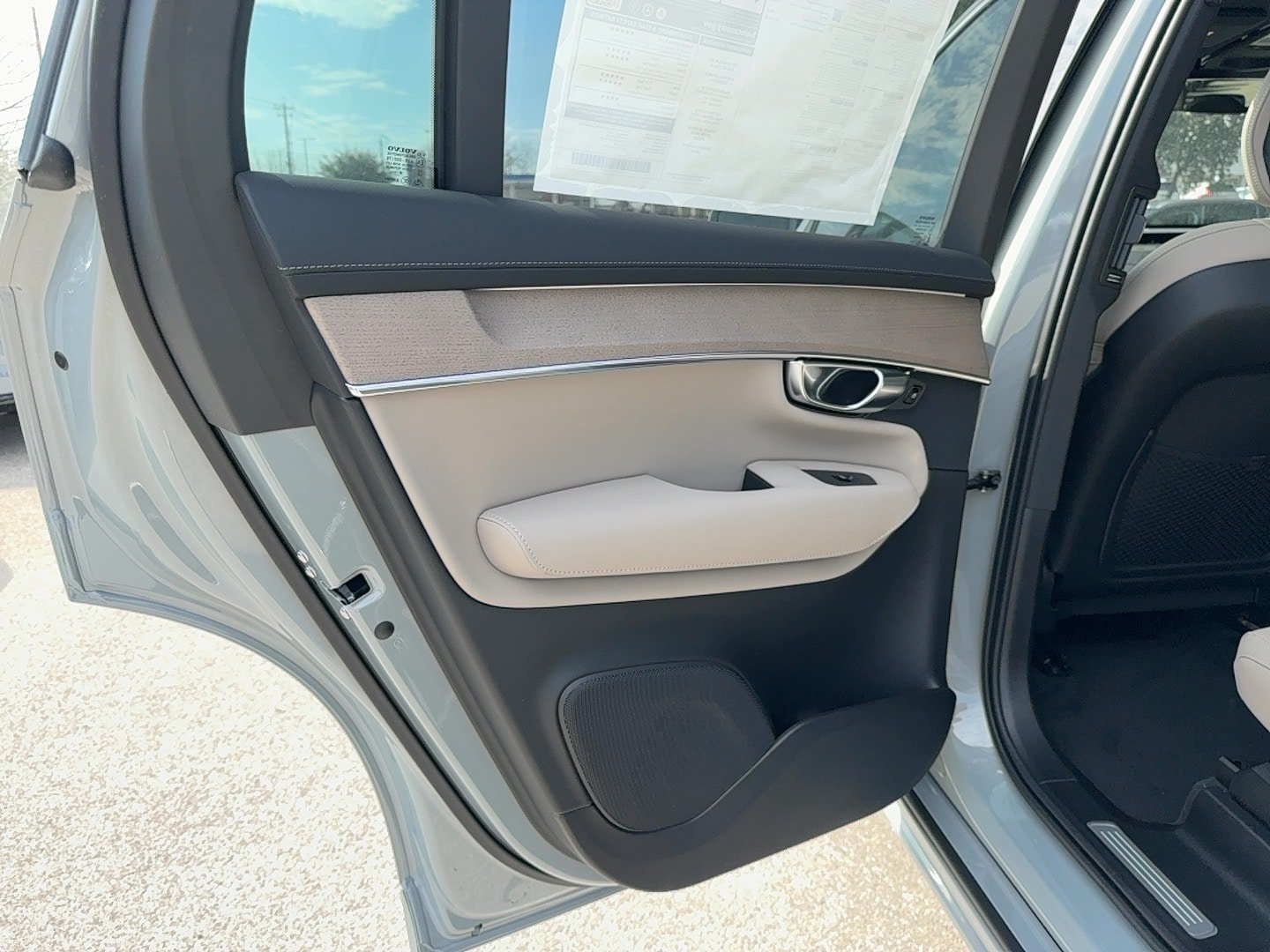 New 2026 Volvo XC90 T8 Plus w/ Protection Package AWD/4WD image 13