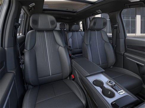 New 2026 Cadillac Vistiq Luxury image 16