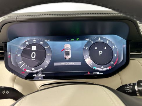 New 2025 Land Rover Range Rover SE image 13
