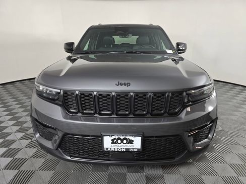 New 2025 Jeep Grand Cherokee Limited w/ Black Appearance Package image 9