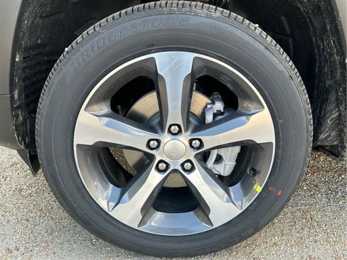 New 2025 Jeep Grand Cherokee Limited w/ Luxury Tech Group II image 12