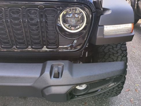 Certified 2025 Jeep Wrangler Willys image 11