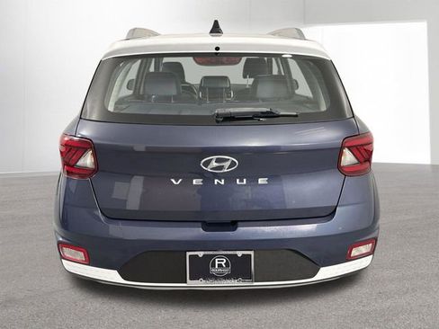 Used 2022 Hyundai Venue Limited FWD image 31