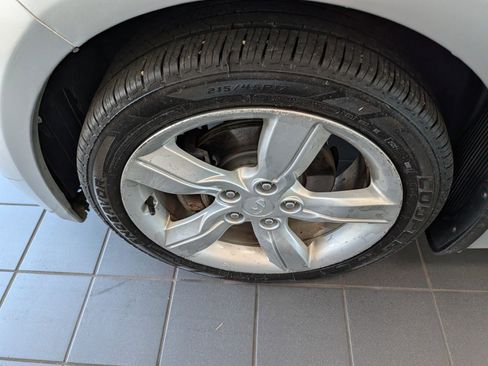 Used 2012 Hyundai Veloster FWD image 7
