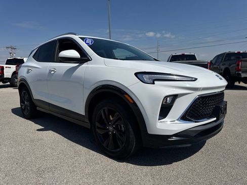 Used 2024 Buick Encore GX Sport Touring FWD image 9
