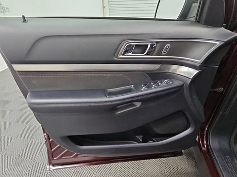 Used 2018 Ford Explorer XLT w/ Equipment Group 202A FWD image 32