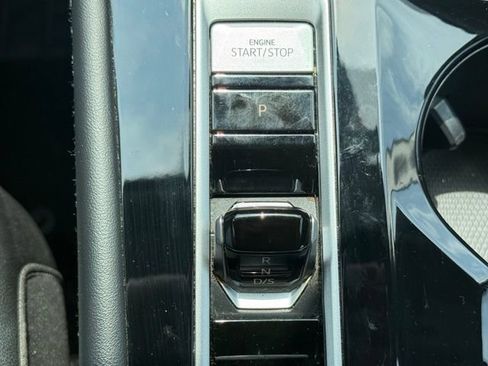 Used 2024 Volkswagen Atlas SE AWD/4WD image 32