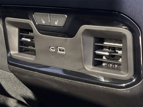 Used 2024 GMC Sierra 2500 AT4 w/ AT4 Premium Plus Package image 32