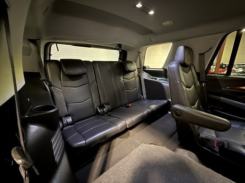 Used 2018 Cadillac Escalade Luxury AWD/4WD image 34