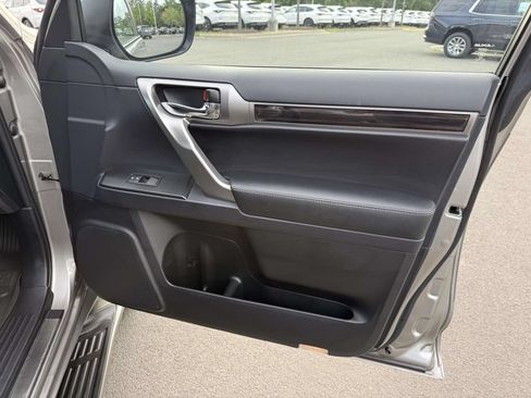 Used 2023 Lexus GX 460 Premium w/ Accessory Package AWD/4WD image 15