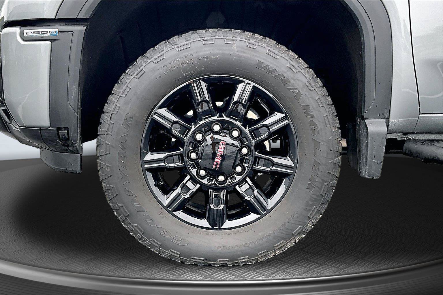 Used 2026 GMC Sierra 2500 AT4 w/ Technology Package AWD/4WD image 10