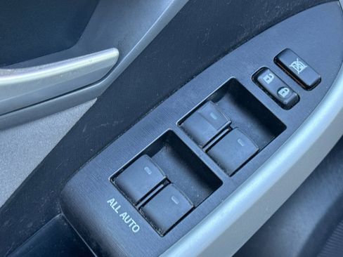 Used 2012 Toyota Prius Three image 12